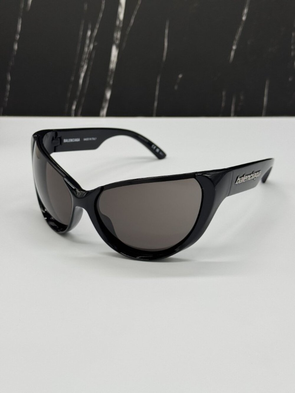 NEW BALENCIAGA BB0201S 001 BLACK OVERSIZED WOMEN SUNGLASSES BALENCIAGA EYEWEAR - Picture 3 of 11
